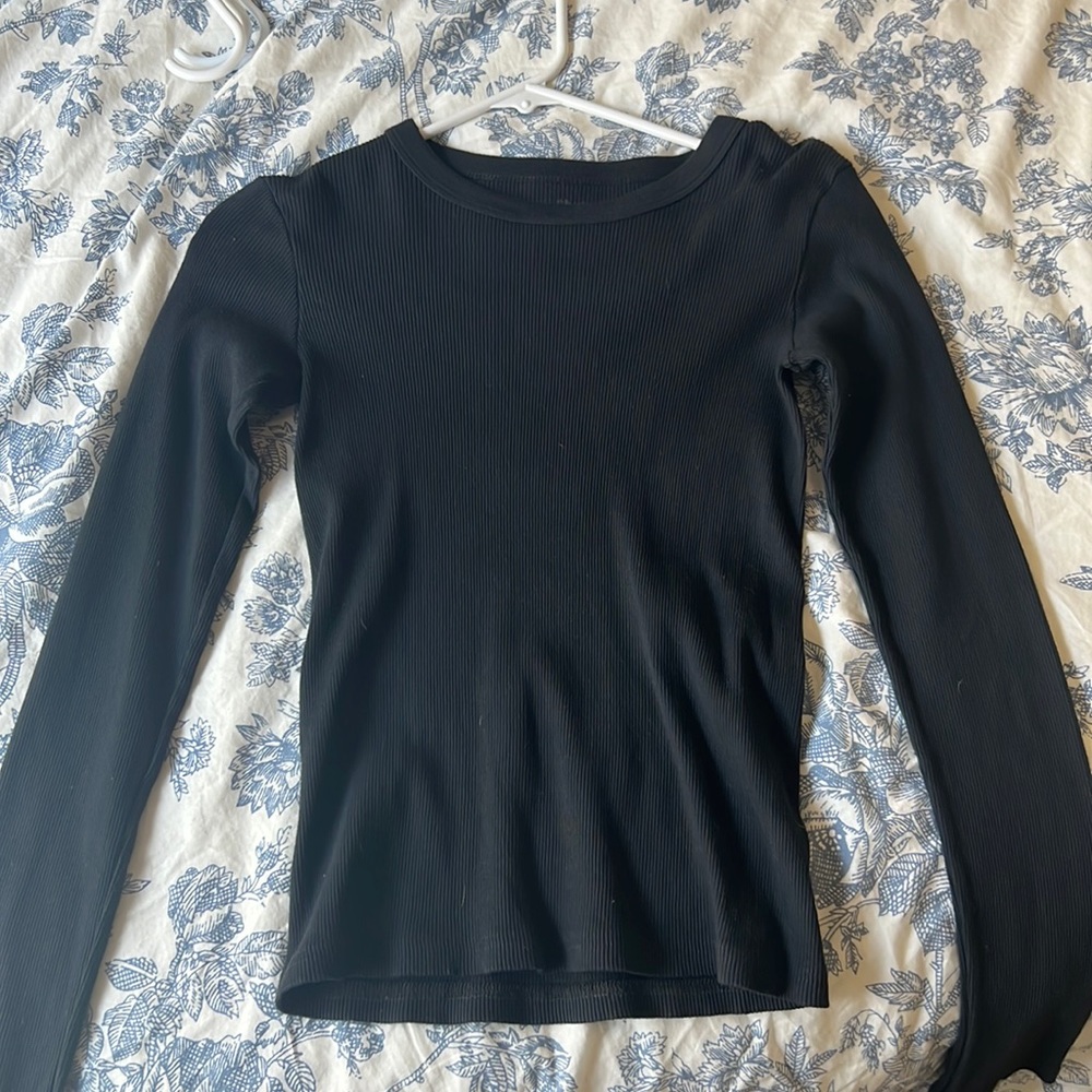BRANDY MELVILLE LONG SLEEVE